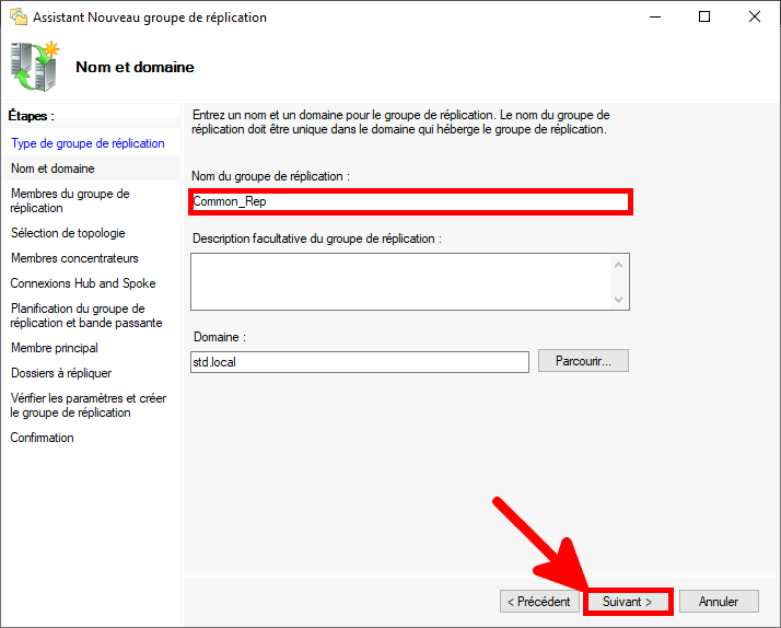 Capture d'écran de l'assistant Nouveau groupe de réplication montrant la configuration du nom et du domaine pour le groupe de réplication nommé Common_Rep.