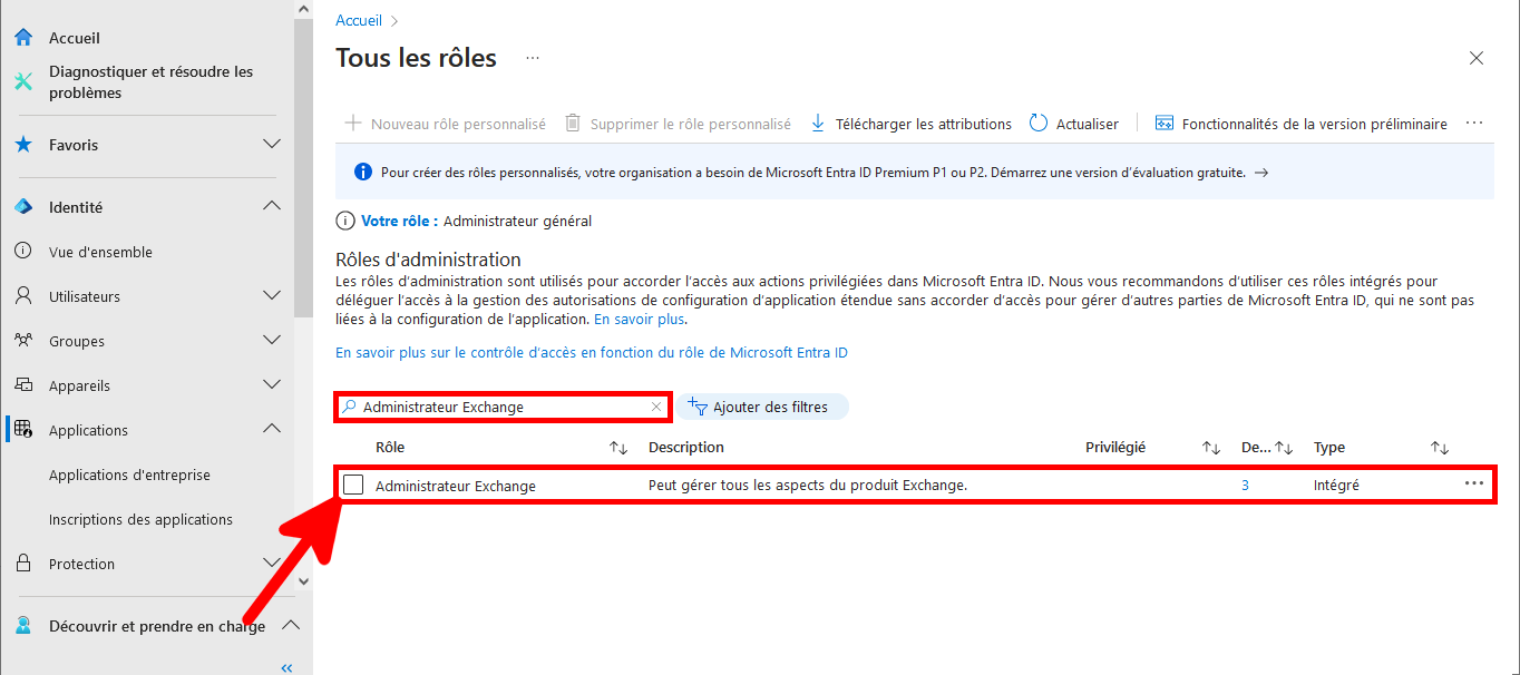 Capture d’écran montrant l’interface Microsoft Entra avec la recherche du rôle Administrateur Exchange, mettant en évidence le rôle sélectionné qui peut gérer tous les aspects du produit Exchange.