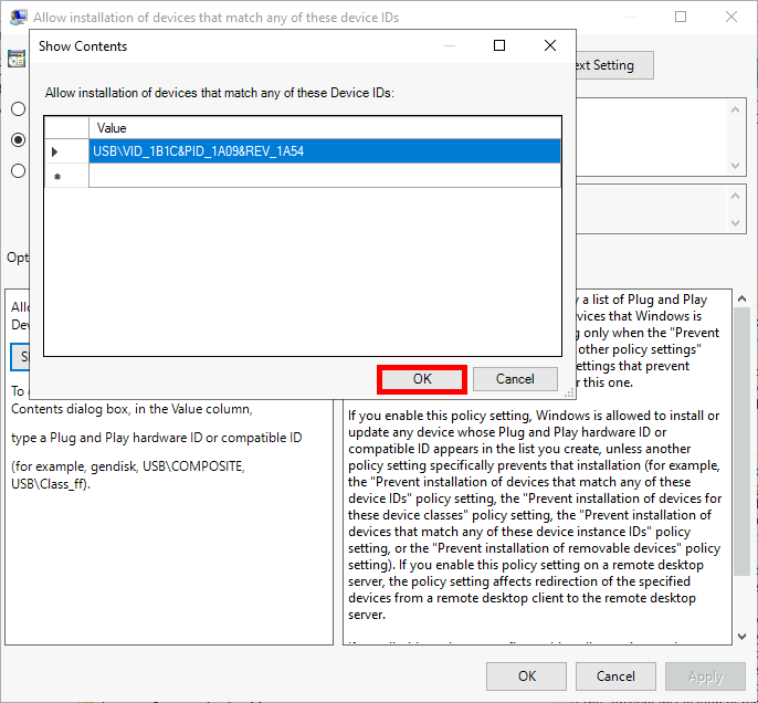 Capture d'écran de l'éditeur de stratégie de groupe montrant la fenêtre « Allow installation of devices that match any of these device IDs » (Autoriser l'installation de périphériques correspondant à l'un de ces ID de périphérique) avec un ID de matériel USB spécifique saisi et le bouton OK mis en surbrillance.