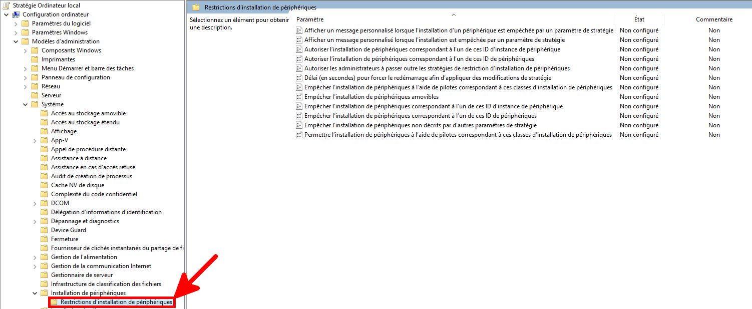 Capture d'écran de l'éditeur de stratégie de groupe montrant les paramètres de restriction d'installation de périphériques dans la stratégie de domaine par défaut.