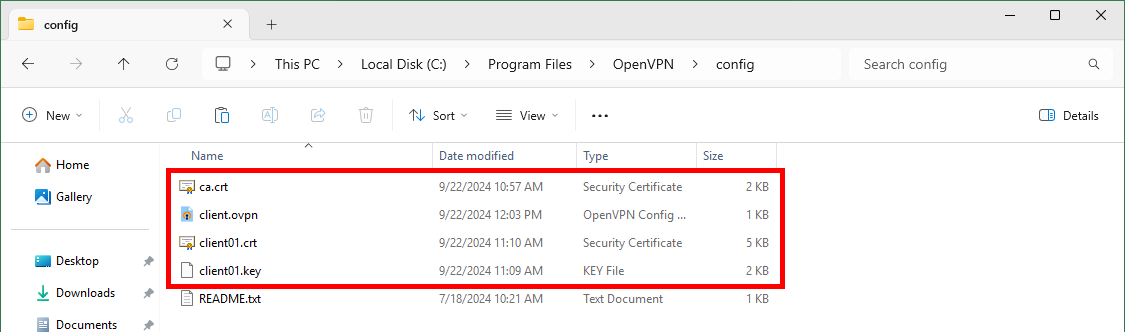 Explorateur Windows montrant le dossier de configuration OpenVPN avec les fichiers ca.crt, client.ovpn, client01.crt, et client01.key en surbrillance.